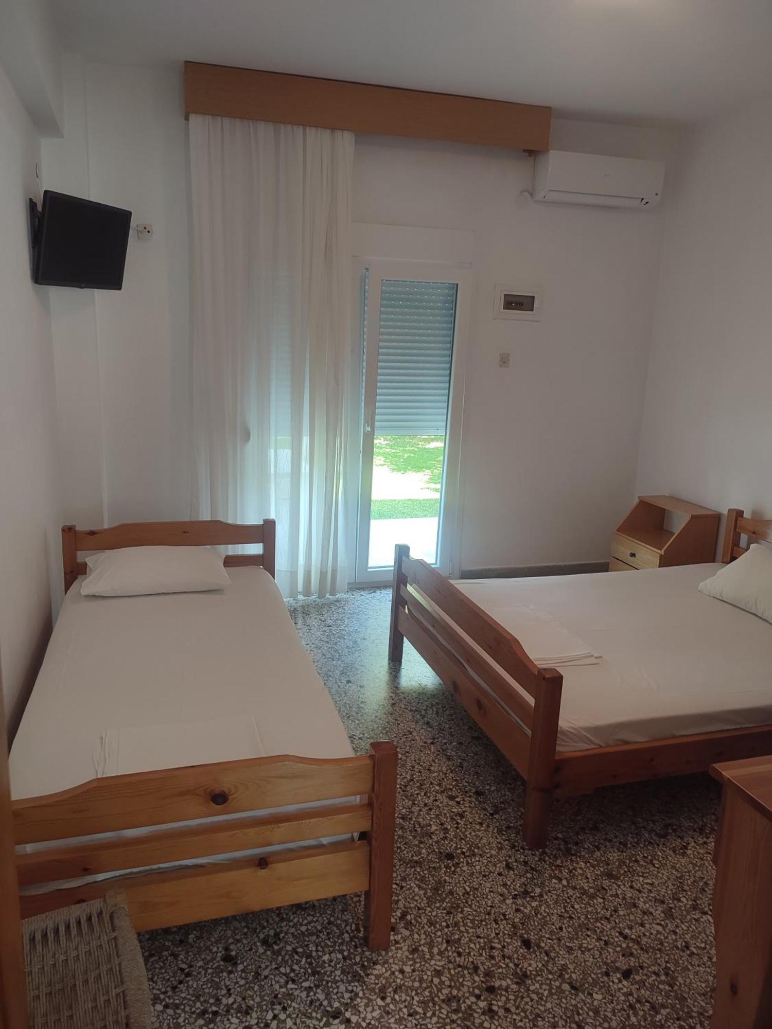 Michalos Apartments Paralia Skotinis Exterior photo